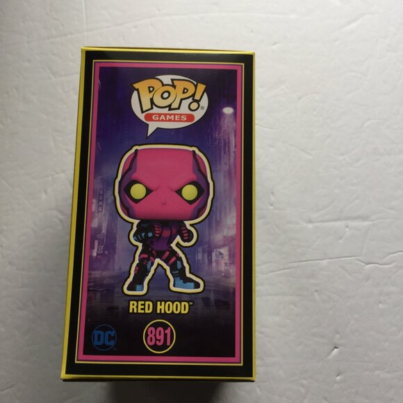 NEW Gotham Knights Red Hood Funko Pop Figure #891 & Robin with 1969 Chevy Camaro - Picture 4 of 14